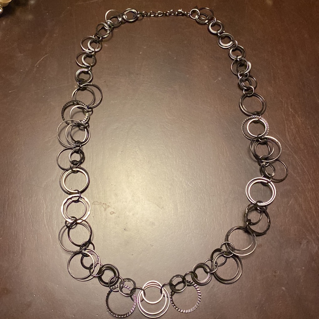 Daisy Fuentes Dark Silver Costume Necklace 8$
